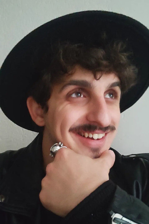 Óscar Lasarte as Miguel Gila