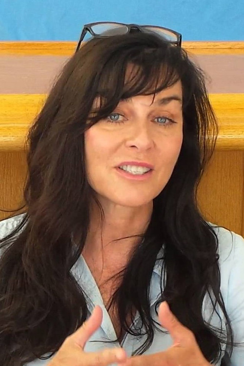 Katt Shea as Estrild