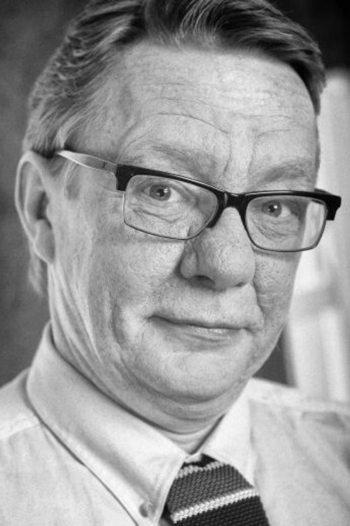 Pēteris Šogolovs as Karlen