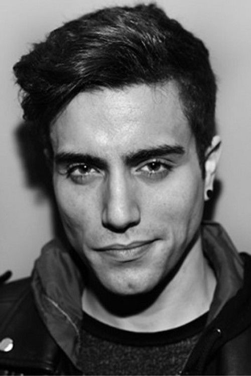 Giannis Hatzigeorgiou as Μάκης Παπουτσής