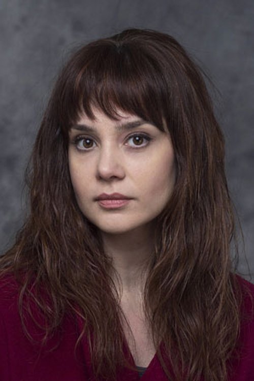 Miruna Bilei as Claudia