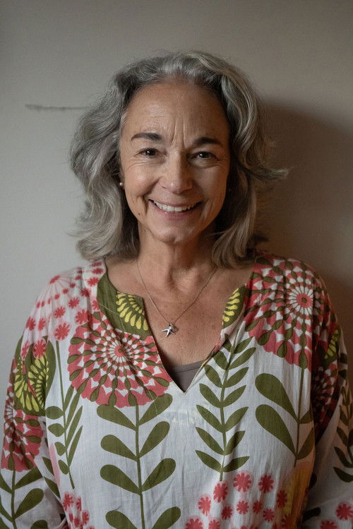 Gillian Hurtig as Grandma Lois