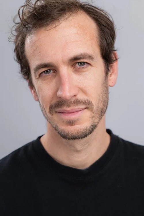 Paulo Quedas as Dancer