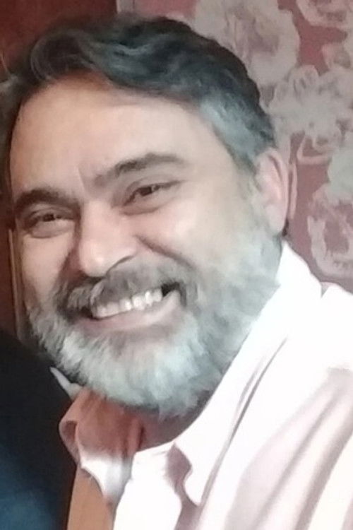 Adrián Fogarty as Choclo (voice)