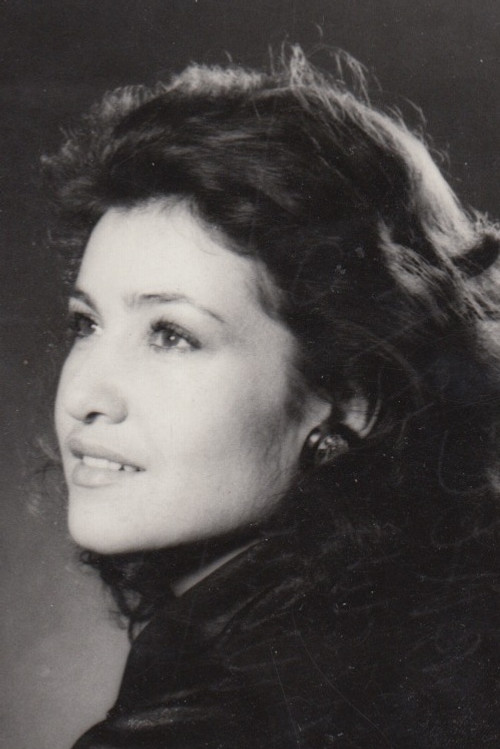 Axelle Gall as Flora