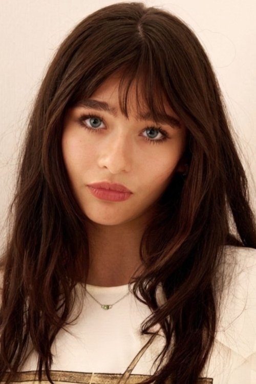 Malina Weissman as Lisa