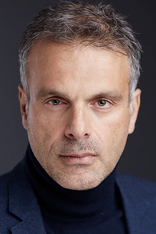 Steve Suissa as Patrick Mendes