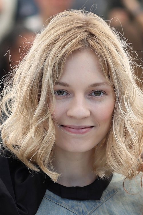 Viktoriya Miroshnichenko as Sasha