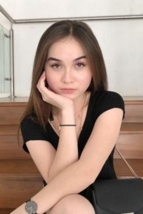 Elina Joerg as Mahira