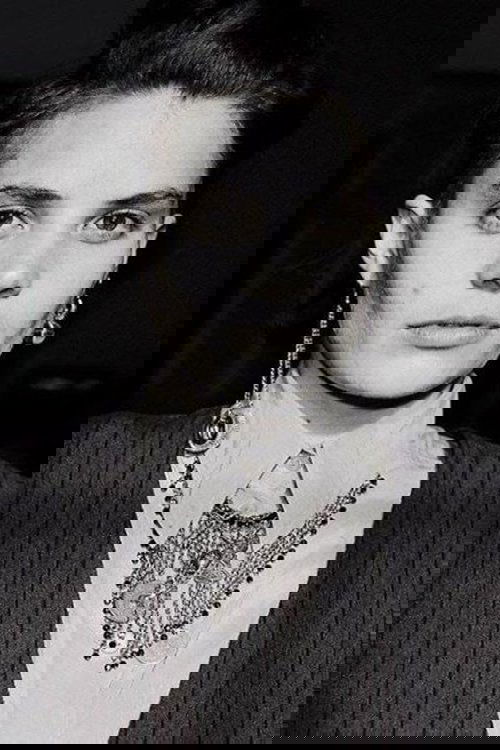 Edythe Woolley as Nell Gissing