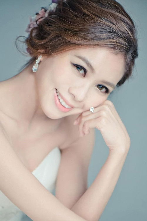 Calinda Chan as Cissy's assistant