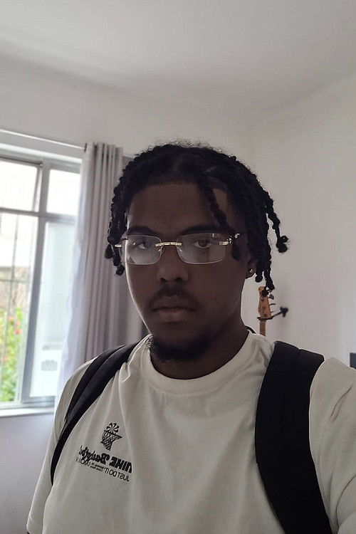 Luiz Claudio Sant'anna as Homem Mais Novo