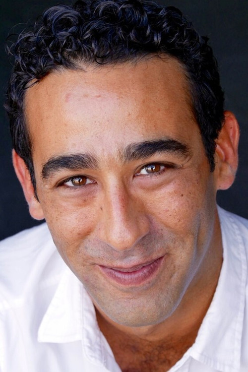 Julien Naccache as Le coach