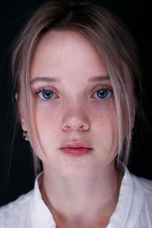 Zhenya Vinogradova as Sasha Makarova