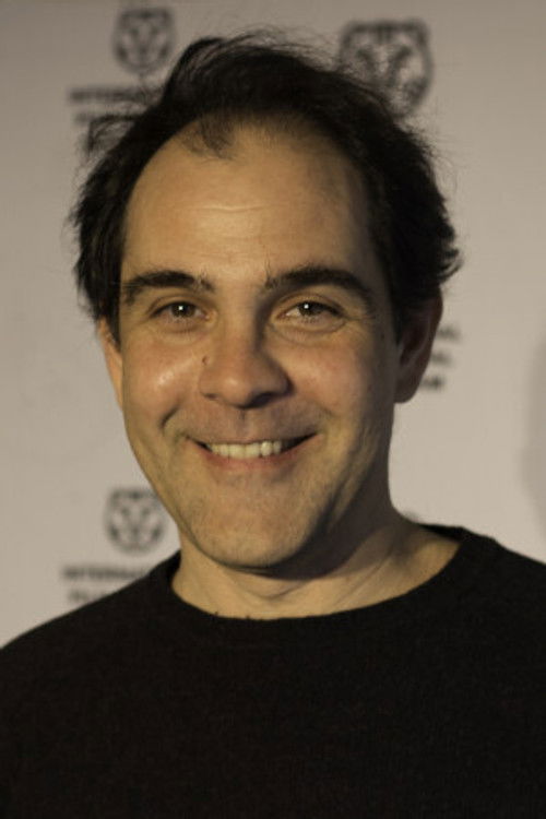 Sandro Aguilar as Pai