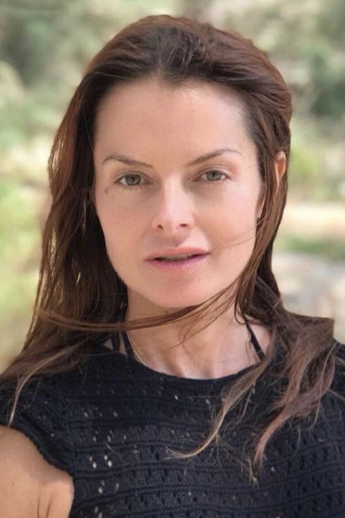 Barbara Hellemans as Amanda Young