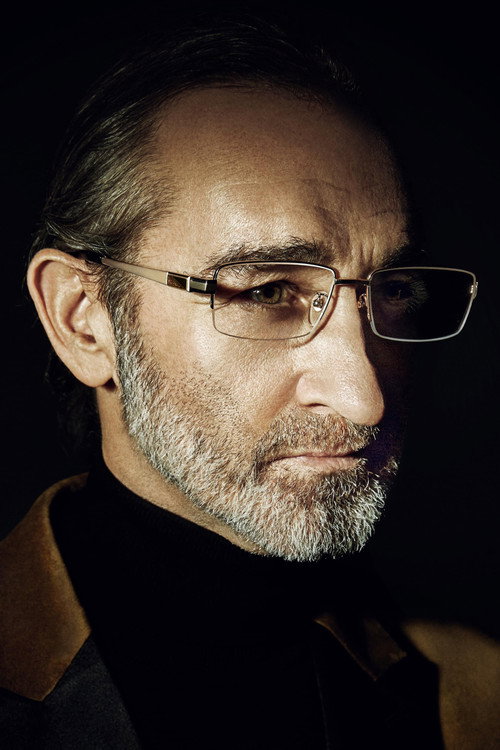 Keith Shillitoe as Maître D'