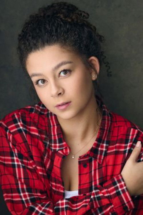 Tia Larsen as Chloé White