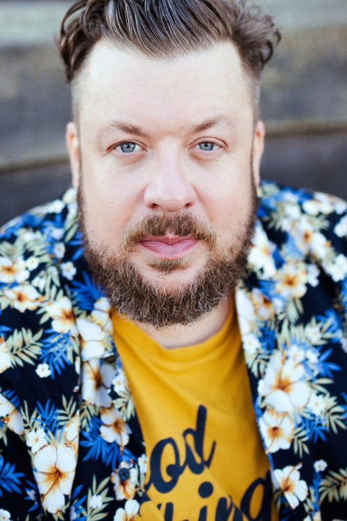 Till Butterbach as Ball aus