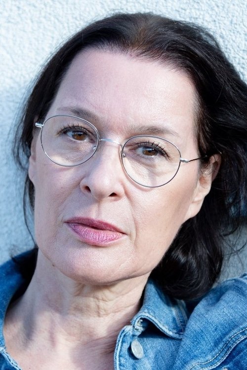 Katrin Reisinger as Regina Hackenberger