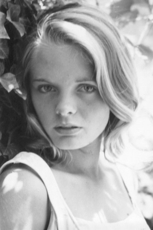 Julie Mannix as Jill