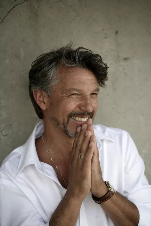 Frigyes Funtek as János Flandera