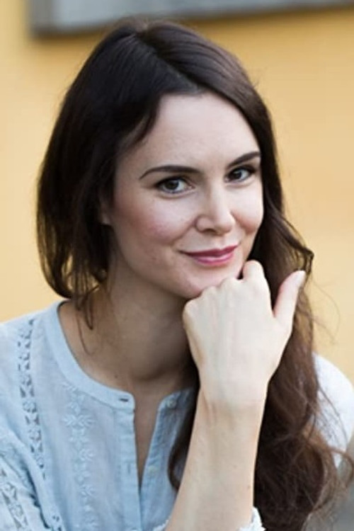 Rosalie Wolff as Vicky