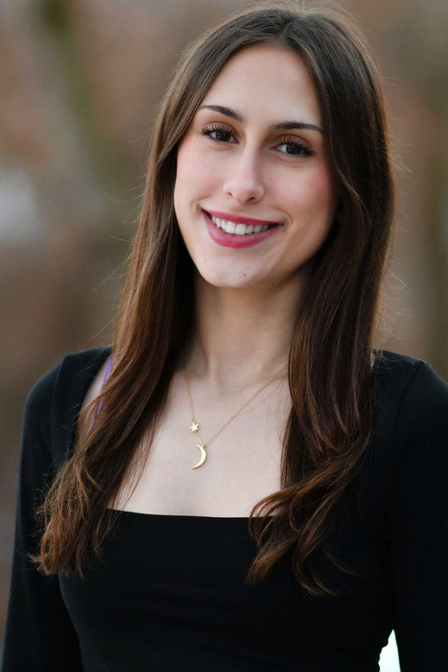 Evelyn Wawrzyniak as Katya