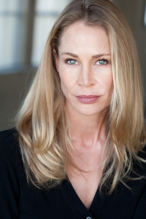 Kathleen Kinmont as Kelly
