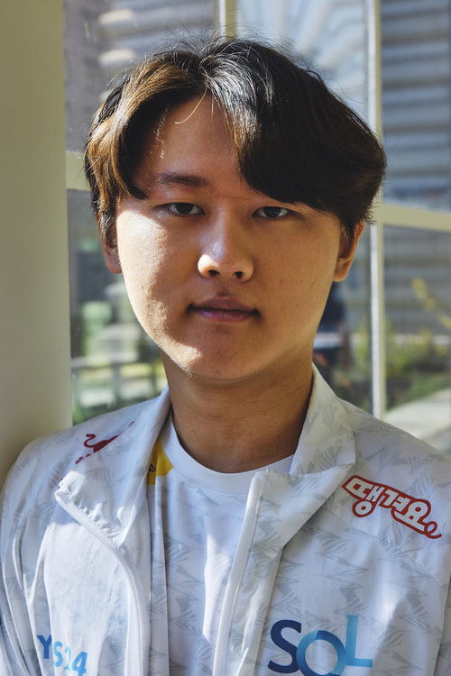 Hong Chang-hyeon as Self