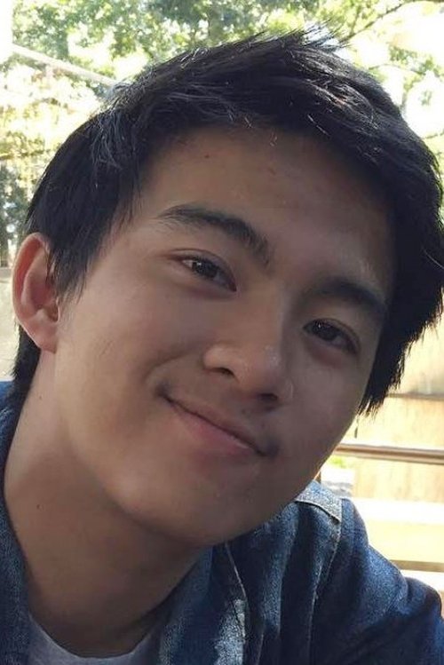 Gusti Rayhan as Akew