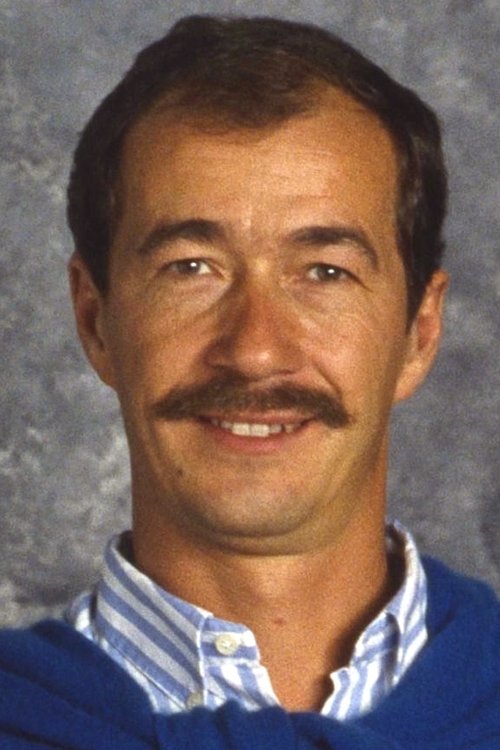 Jean Sarrus as Bazin