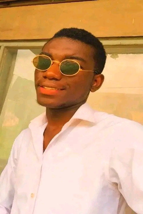 Charly Mvondus as Stéphane Mekinda