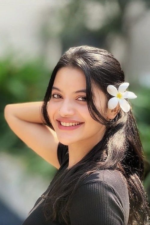 Nazifa Tushi as Zisha