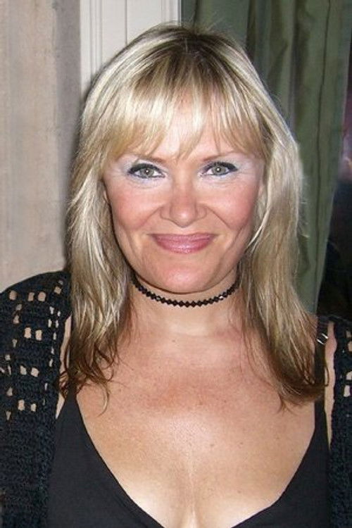 Chiara Noschese as Paola