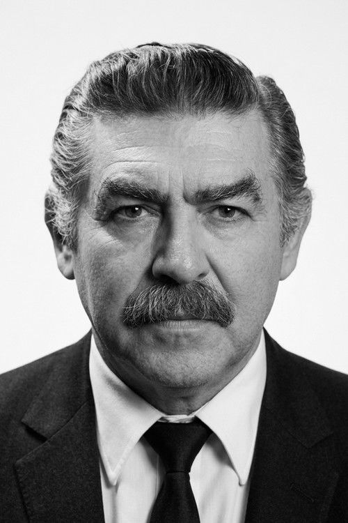 Renan Fosforoğlu as Komiser