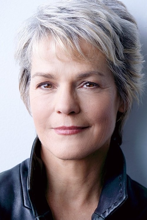 Victoria Snow as Casey Edelson