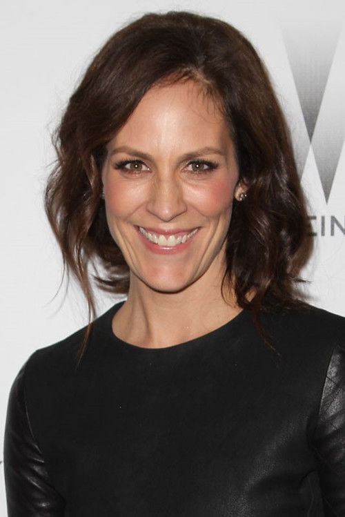 Annabeth Gish as Paulie