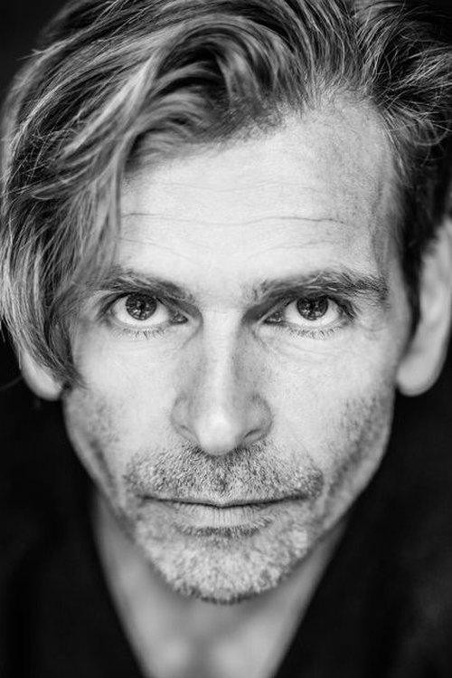 Tonio Arango as Helmut