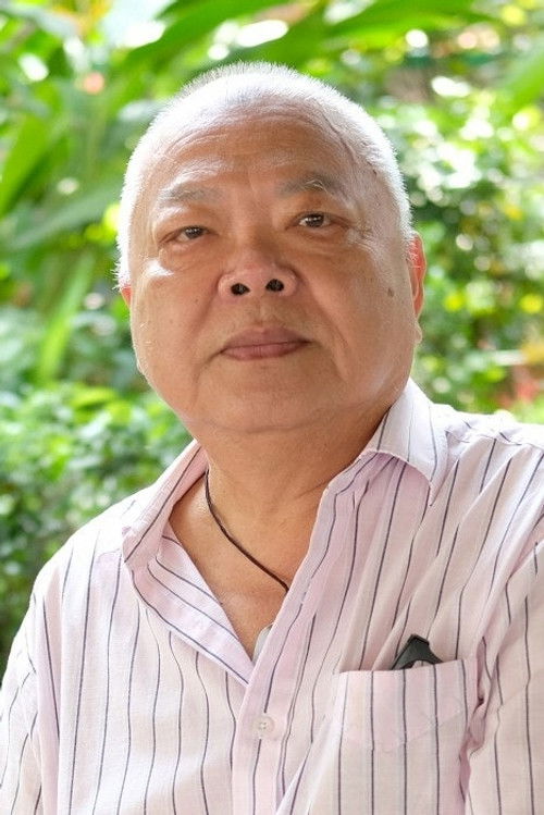 Tsui Kwong-Lam as Frank's Father
