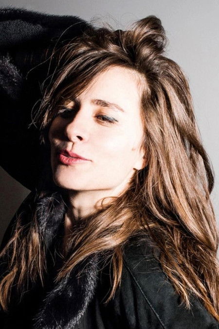 Sabina Sciubba as La musicienne