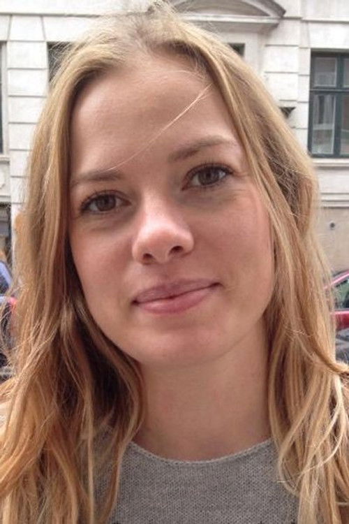 Emily Yatman as Sanne