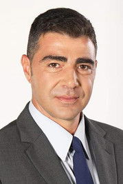 Simos Tsiakas as Solakis Karakamilos