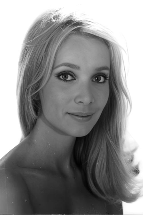 Anna Gaël as French Girl