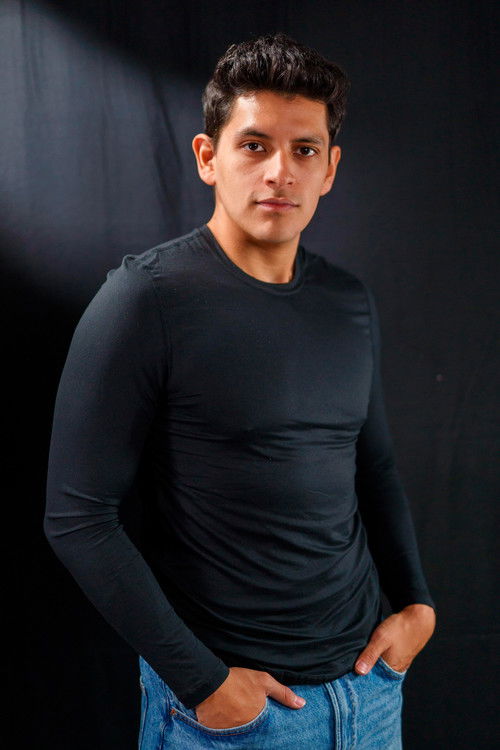 Rafael Fraga as Policía Rafa