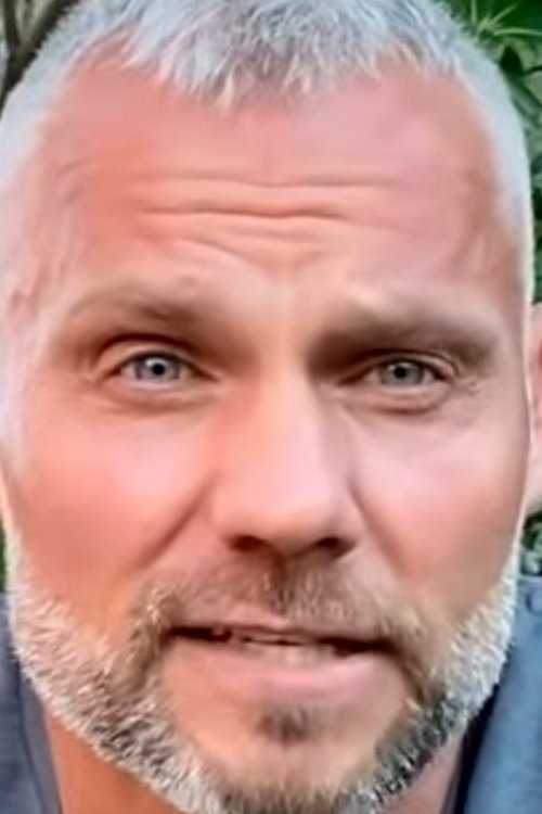 Martin Czehmester as Sigur