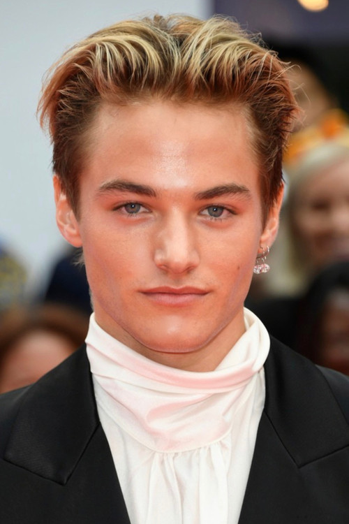 Mitchell Hoog as Ian Johnson