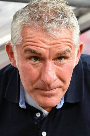 Mirko Slomka as Self