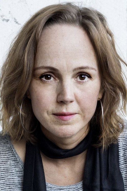 Mia Engberg as Mia (voice)