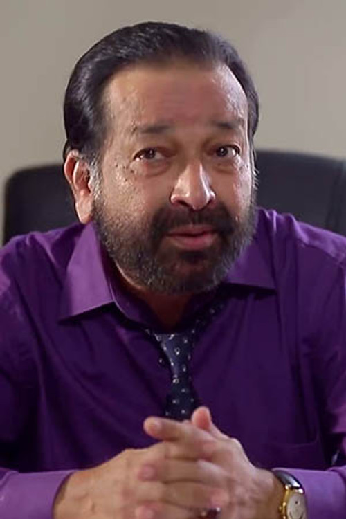 Kayes Chowdhury as Mou's father